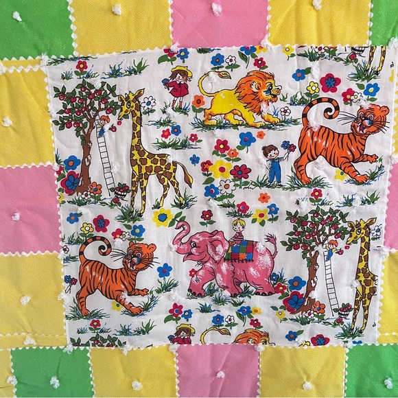 Vintage Baby Quilt - Safari Animals Giraffe Elephant Lion Tiger - Light Blanket - Picture 4 of 10